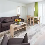 Christina Apartament *